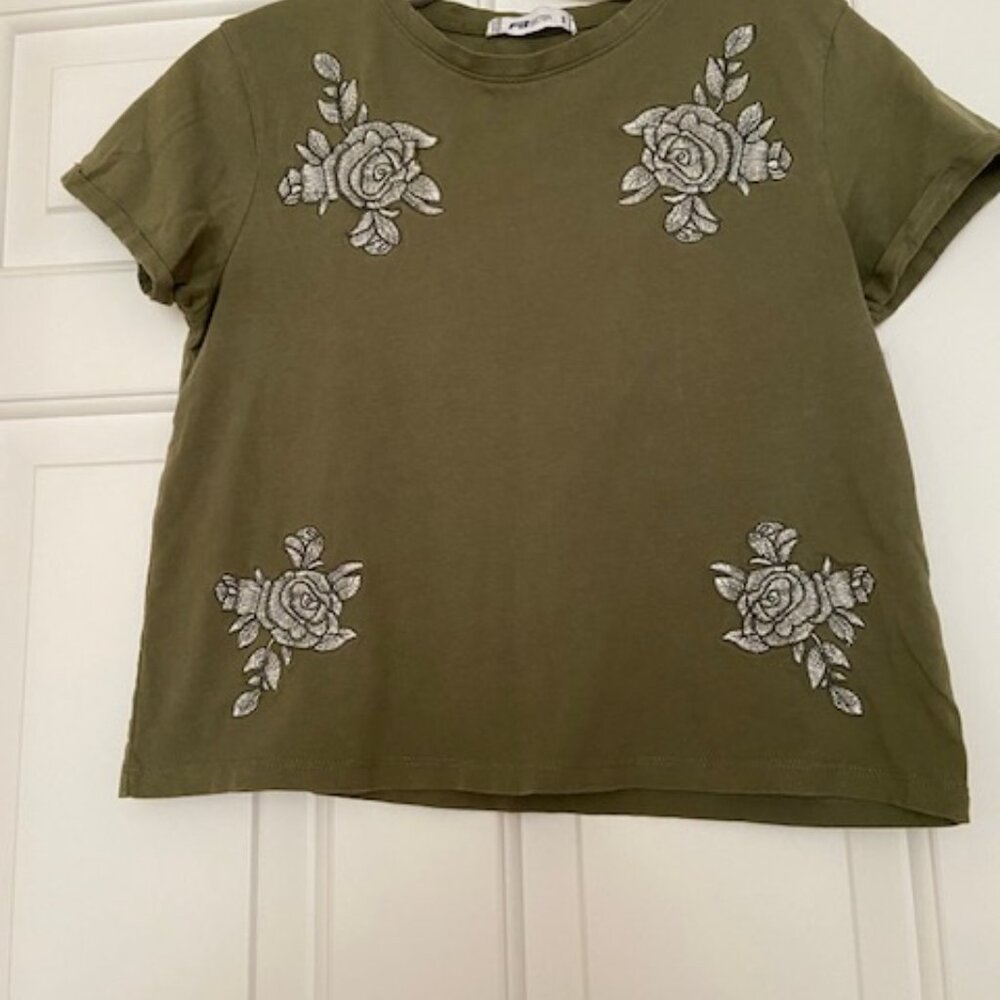 FB SISTER Teens Top sz S Olive Green Embroidered